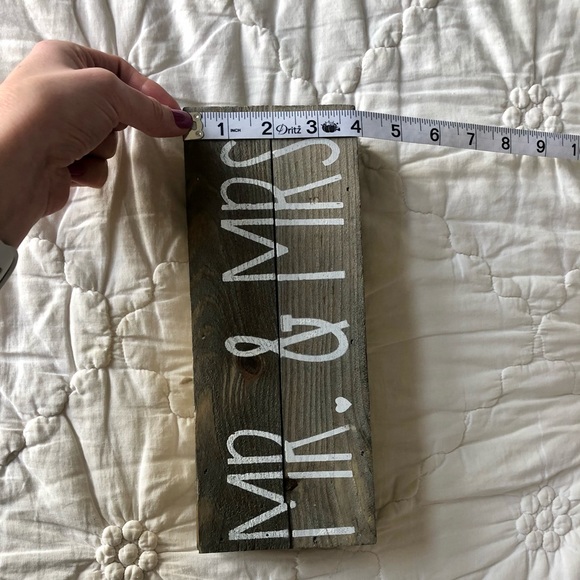 Mr. and Mrs. Wood Sign - Picture 5 of 6